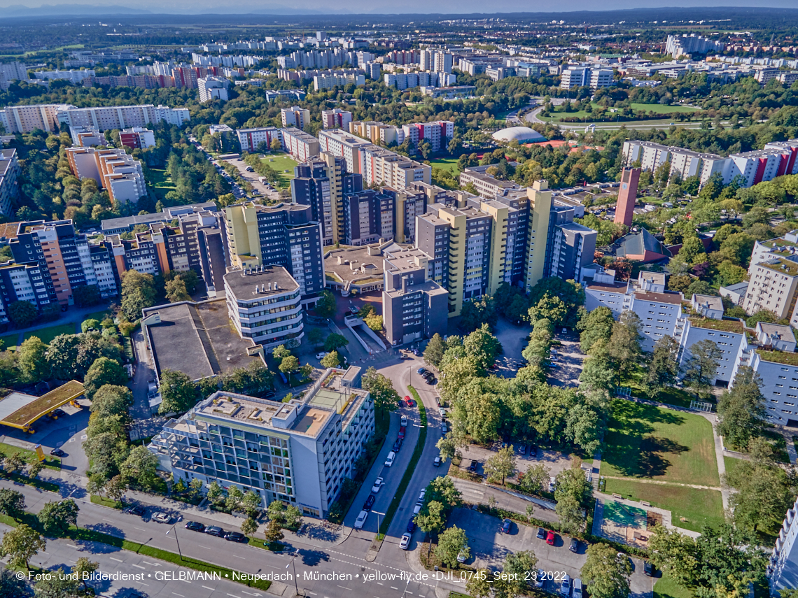 23.09.2022 - Karl-Marx-Ring 53-53c und Studentenwohnheim und Marx-Zentrum in Neuperlach